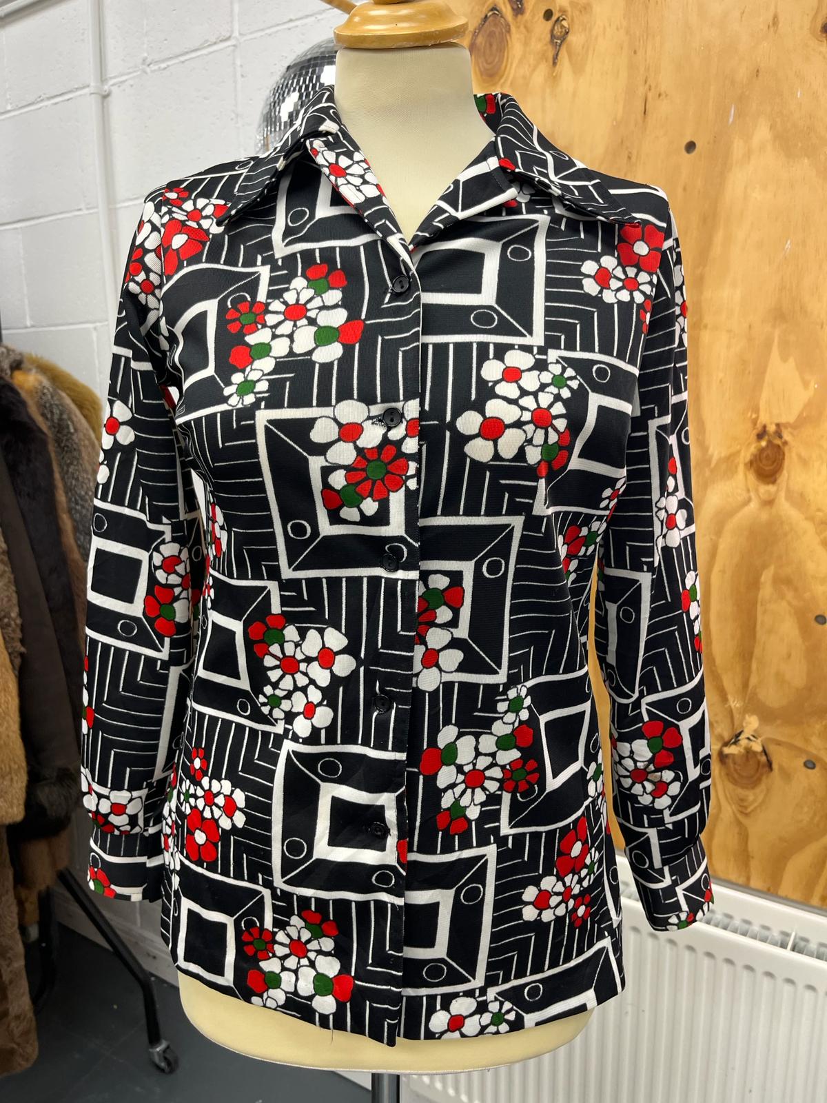 70s Floral Daggar Collar