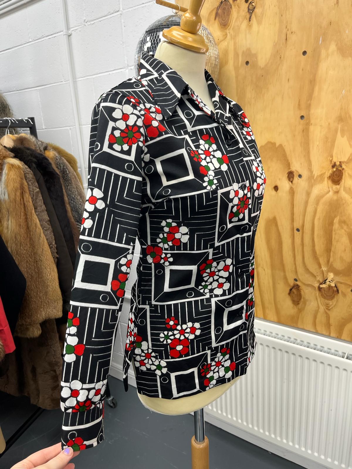 70s Floral Daggar Collar